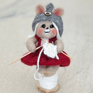 Ullnåla figur Strikkemor