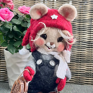 Wool needle figure - Emma