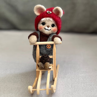 Ullnåla figur Oliver med sparken