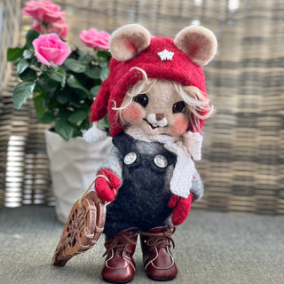 Wool needle figure - Emma