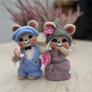 Woolen needle figure - Anne and Arne