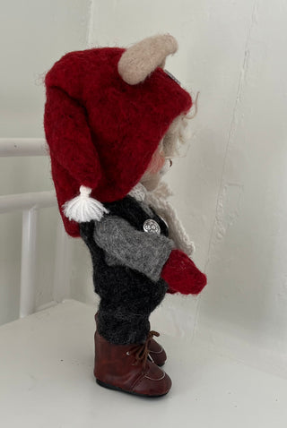 Wool needle figure - Emma