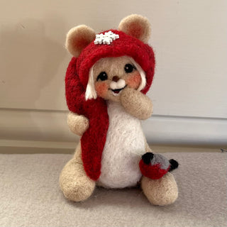 Ullnåla figur - Kari med dompapen